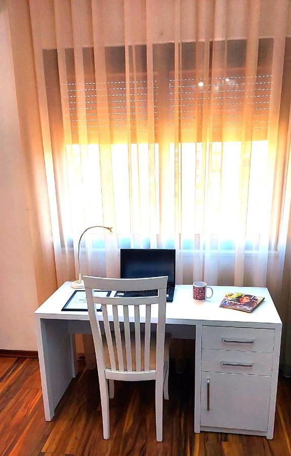 Spacious Family-Friendly Apartment In The Heart Of Bllok Tirana Exterior photo